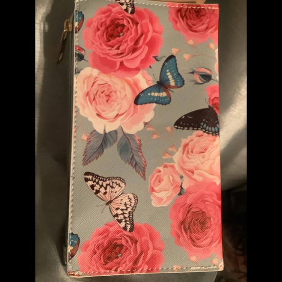 FLORAL KEYCHAIN WRISTLET AND CLUTCH IN ONE!  NWT, 3 pockets, keychain - Picture 3 of 5